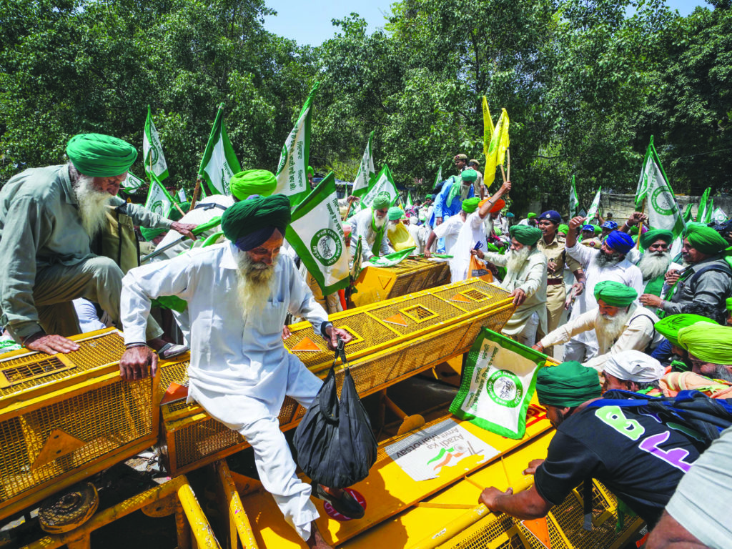 Farmers Break Police Barricade As They Arrive To Join The Wrestlers