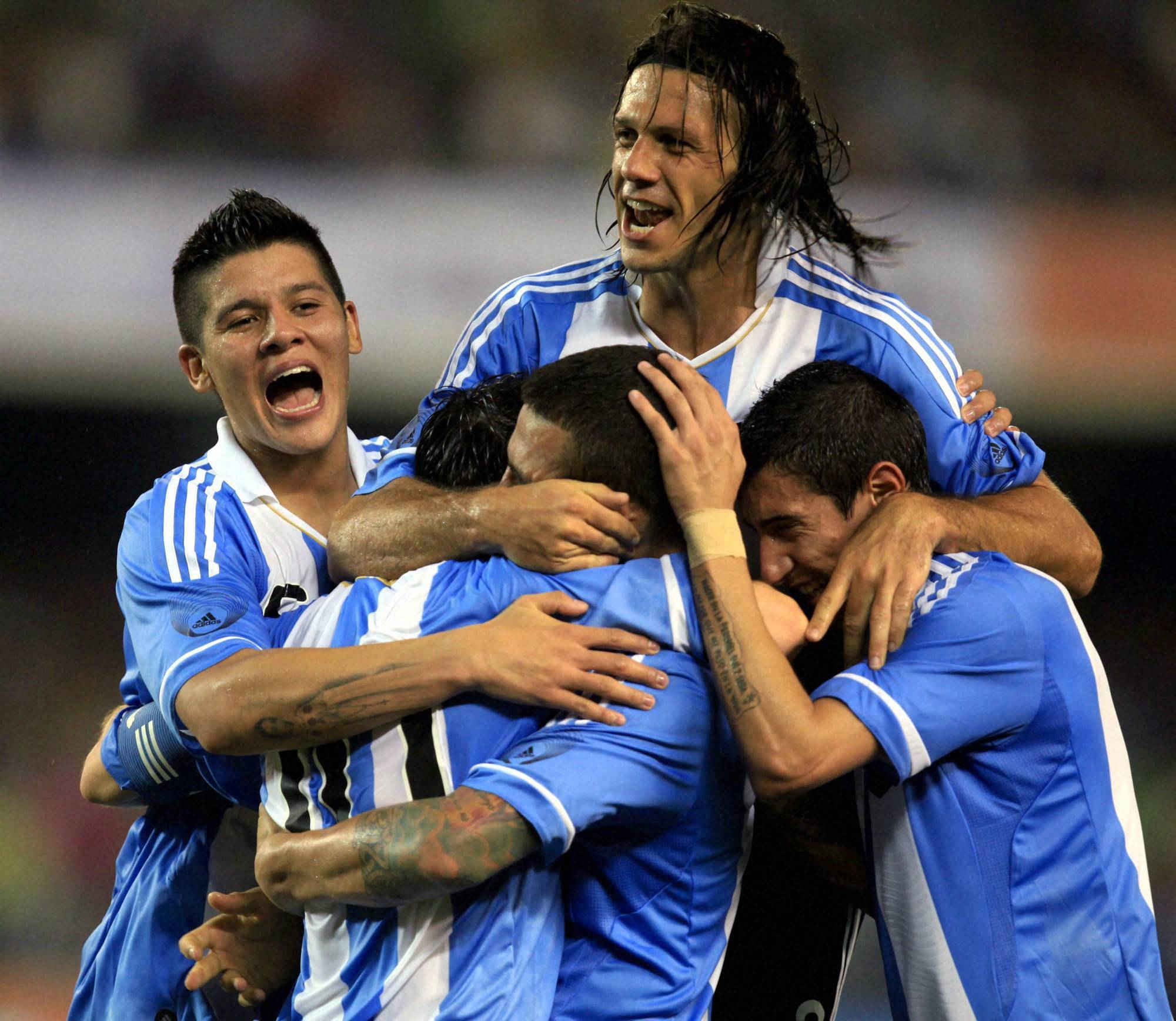 Messi Misses Argentina's 3-0 Win in Bolivia; Brazil Beats Peru in