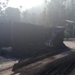 coal laden truck capsizes in Ri Bhoi