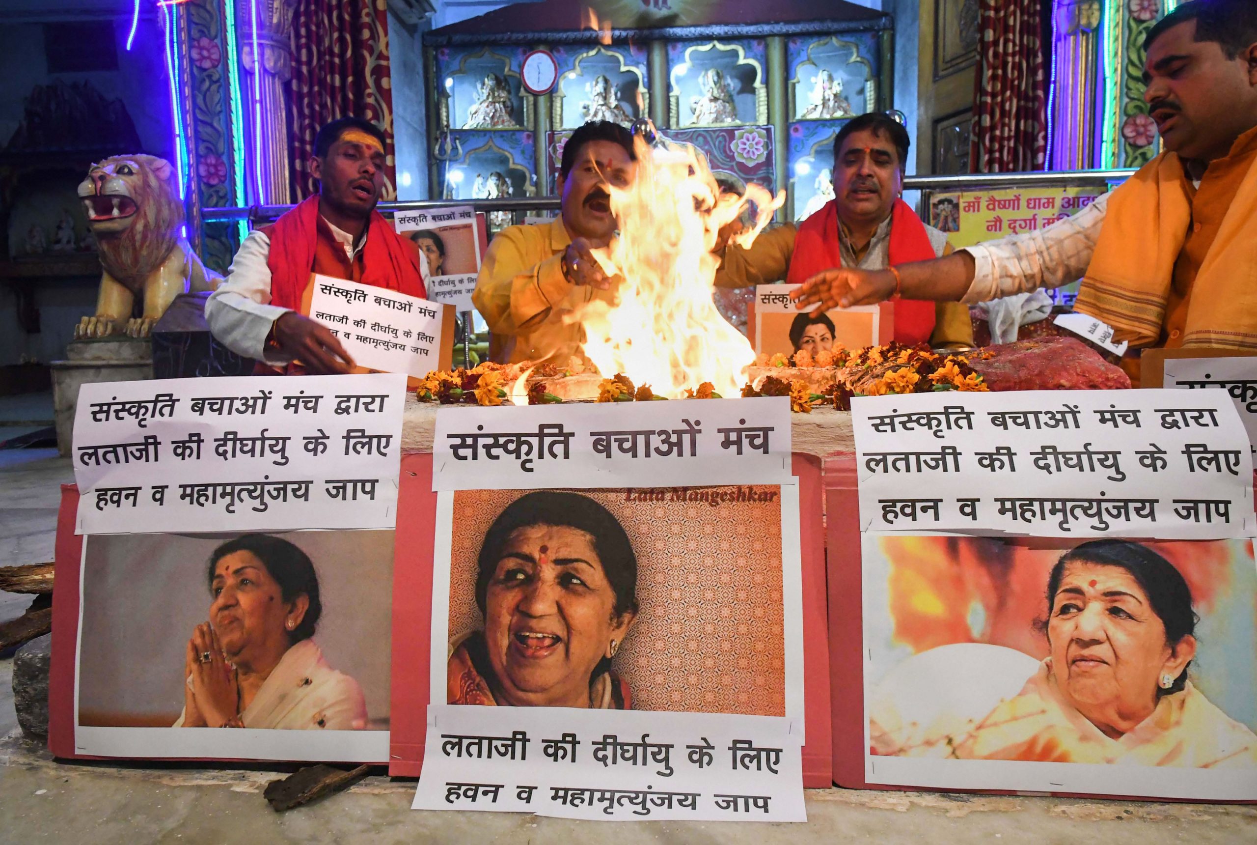 fans-pray-for-speedy-recovery-of-lata-mangeshkar-the-shillong-times