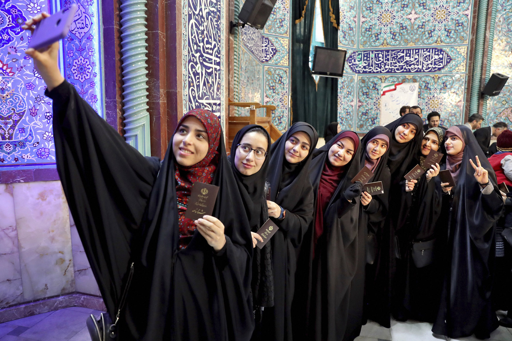 Иран в ближайшее время. Иран Тегеран. Иран Тегеран иранцы. Иранские женщины Тегеран.