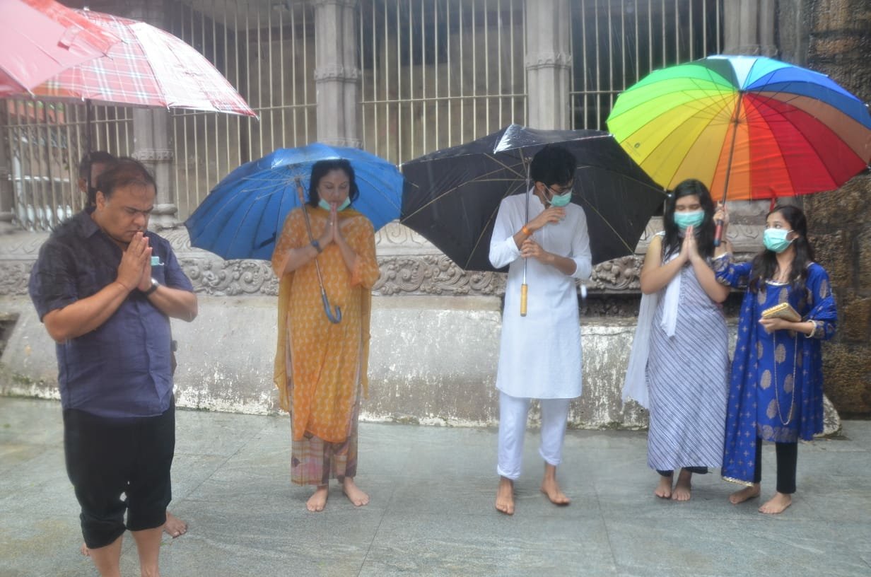 Himanta Pays Obeisance At Kamakhya Temple Door With Family The Shillong Times