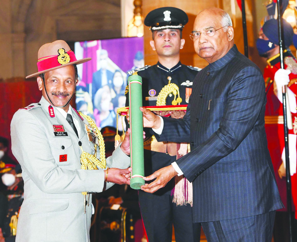 President Ram Nath Kovind confers Ati Vishisht Seva Medal (AVSM) upon ...