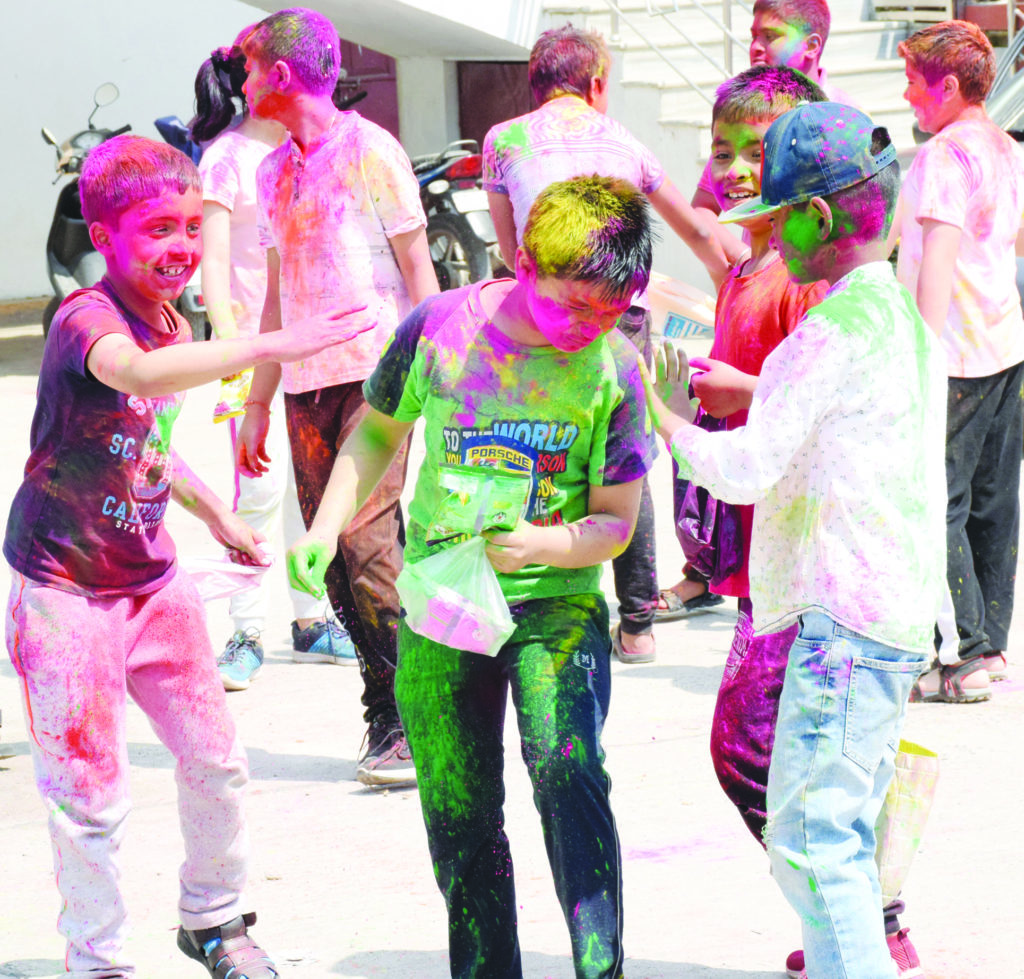 holi in the city com