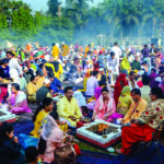 Devotees pray to Lord Hanuman