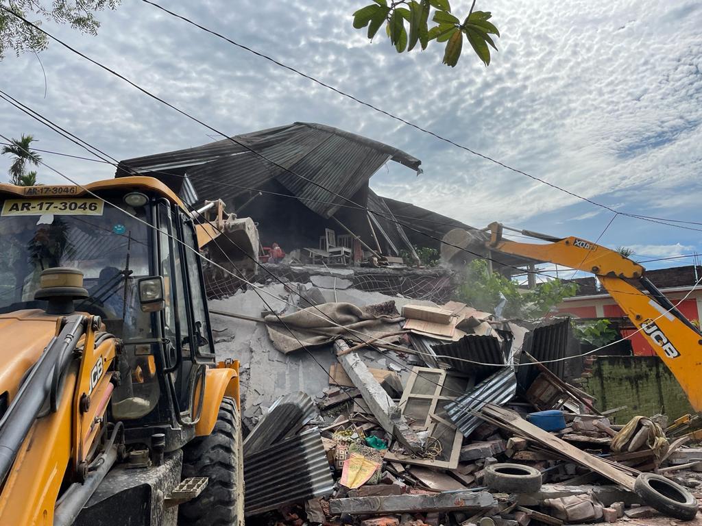 The Illegally Constructed Building Of Baidullah Khan Being Demolished