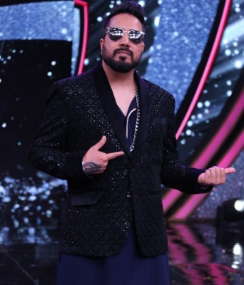 Mika Singh to sponsor 'DID Super Moms' contestant's child's education
