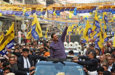Kejriwal's roadshow draws massive crowd; CM promises corruption-free MCD -  The Shillong Times
