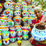 Earthen pot is sold for Pongal festival