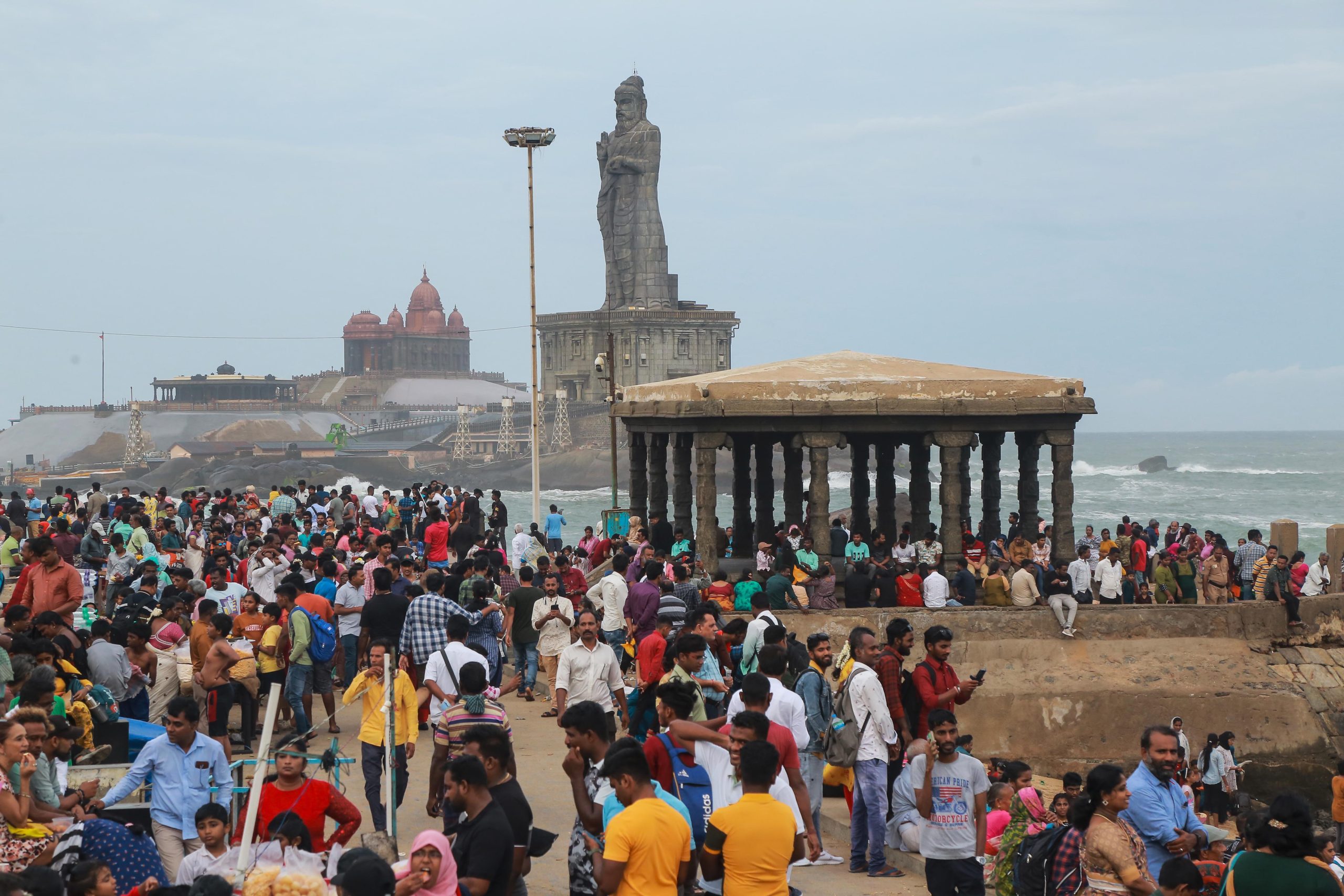 The Kanyakumari beach crowded with tourists owing to Onam holidays, on ...