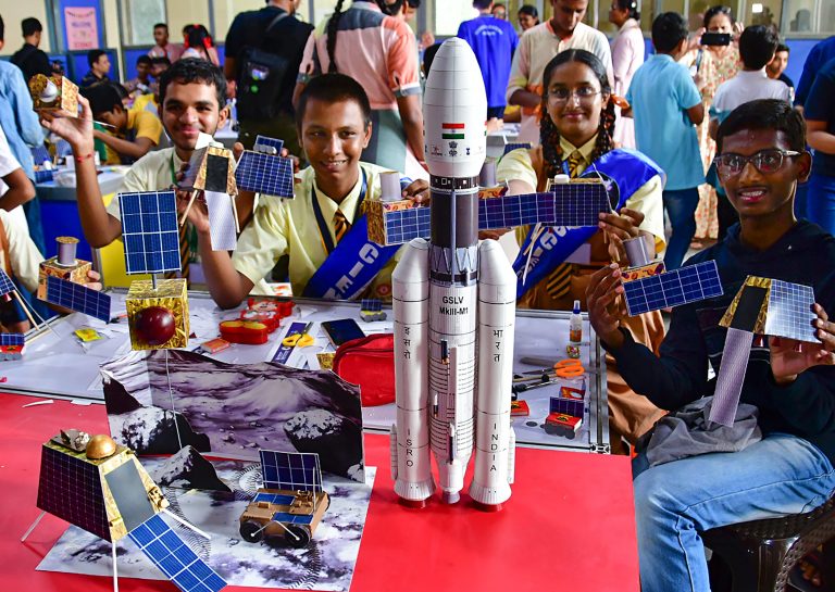 School students display the model of ‘Chandrayaan-3’