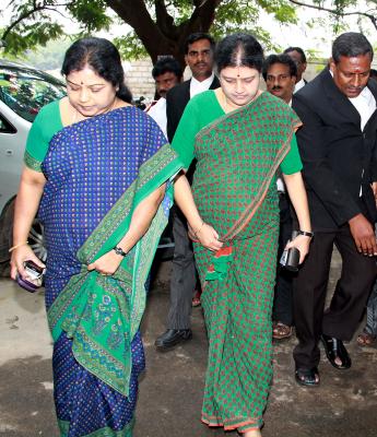 K’taka Lokayukta Special Court Issues Non Bailable Warrant Against ...