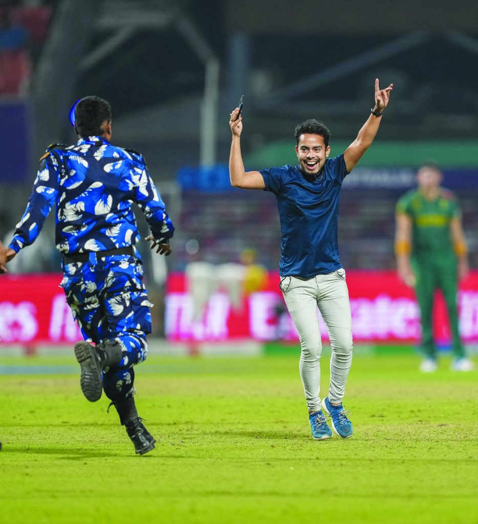 A Pitch Invader Reacts After Taking A Selfie With South Africa s David a-pitch-invader-reacts-after-taking-a-selfie-with-south-africa-s-david