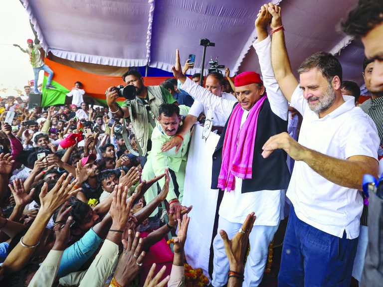 Rahul, Akhilesh leave stage without addressing rally