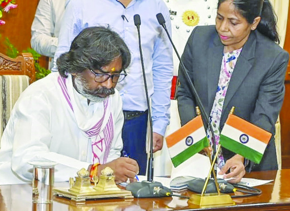 Out On Bail, Soren Takes Oath As Jharkhand Cm - The Shillong Times