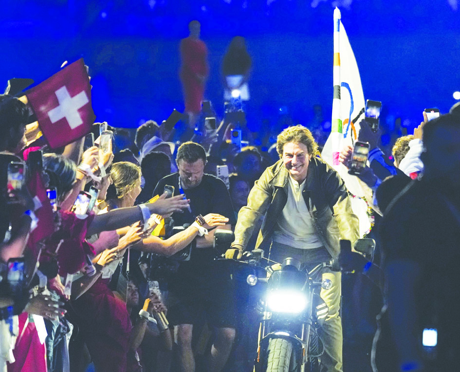 Olympic Closing Ceremony 2024 Tom Cruise Isa Sylvia