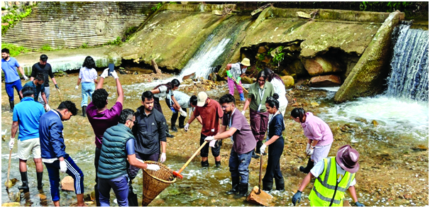 Foreign students of IIM lend hand to clean Umkaliar river
