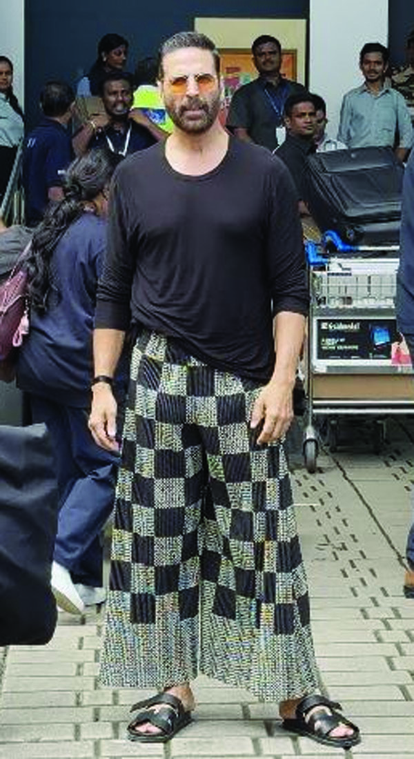 Akshay flaunts gender-fluid fashion in palazzo pants